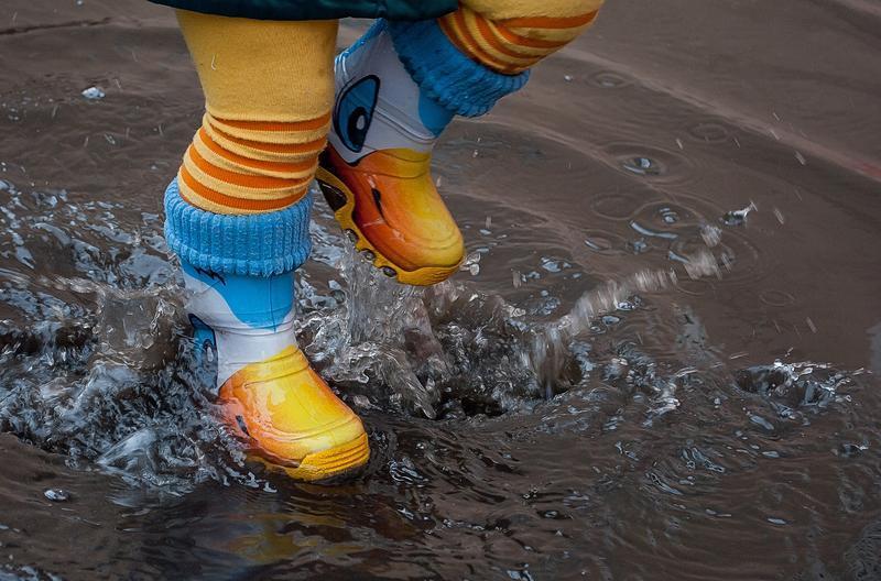 10 лайфхаков: как сохранить обувь и одежду сухими в весеннюю слякоть